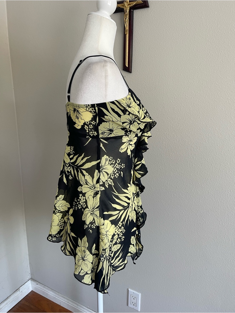 Antthony Black and Yellow Floral Ruffle Cami Top - Picture 4 of 7